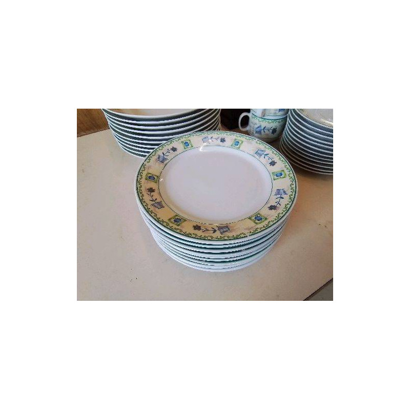 LOT DE 11 ASSIETTES A DESSERT 
