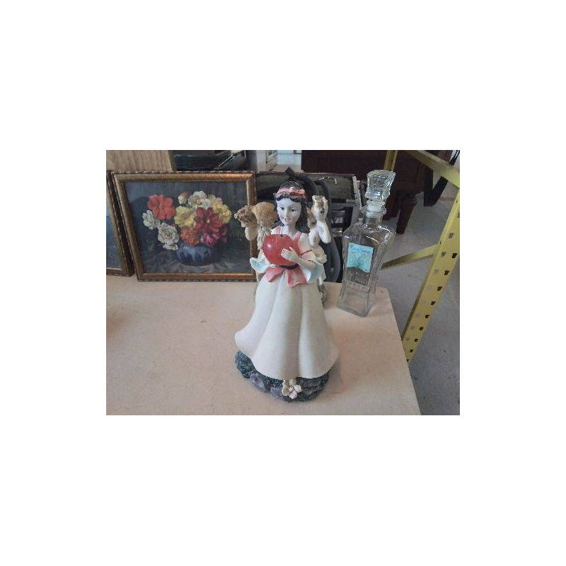 STATUETTE 