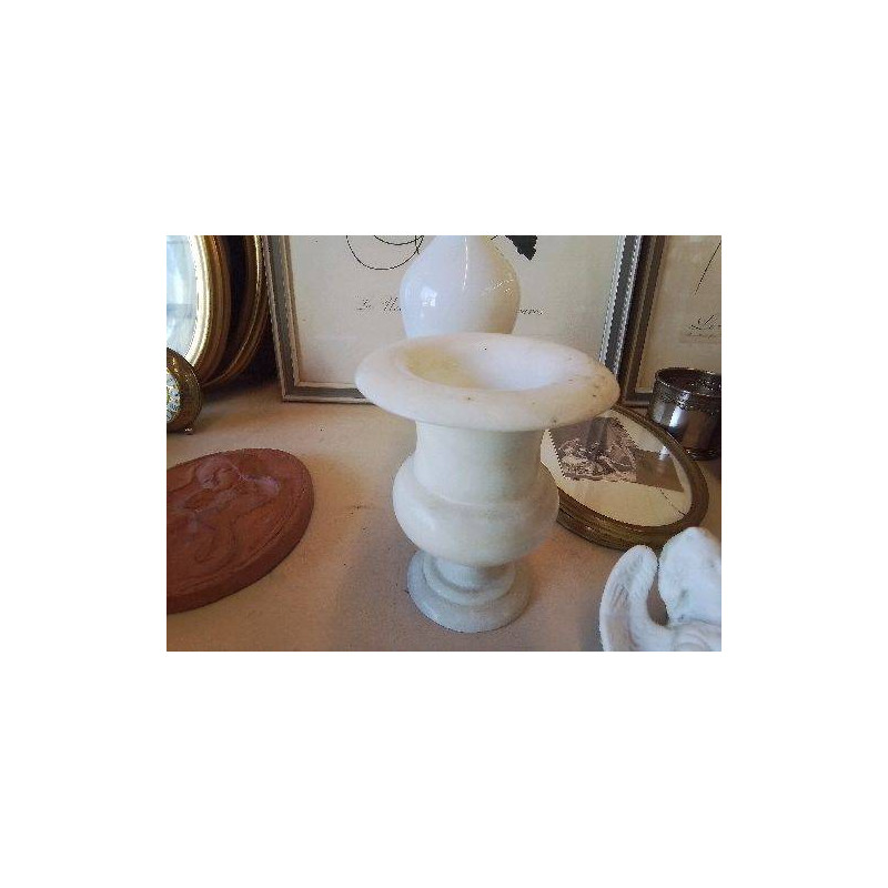 PETIT VASE EN ALBATRE 