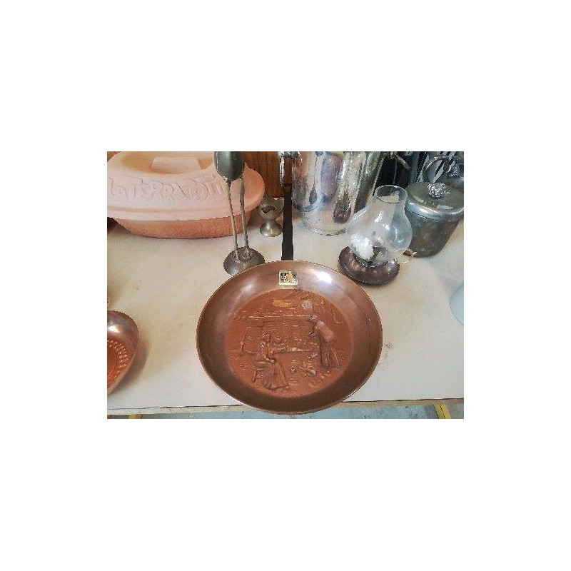 CASSEROLE EN CUIVRE DECORATIVE 