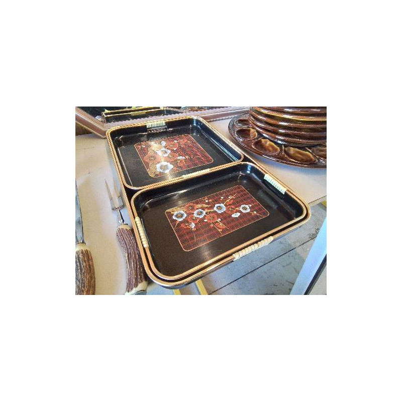 ENSEMBLE DE 3 PLATS MOTIF FLORAL 