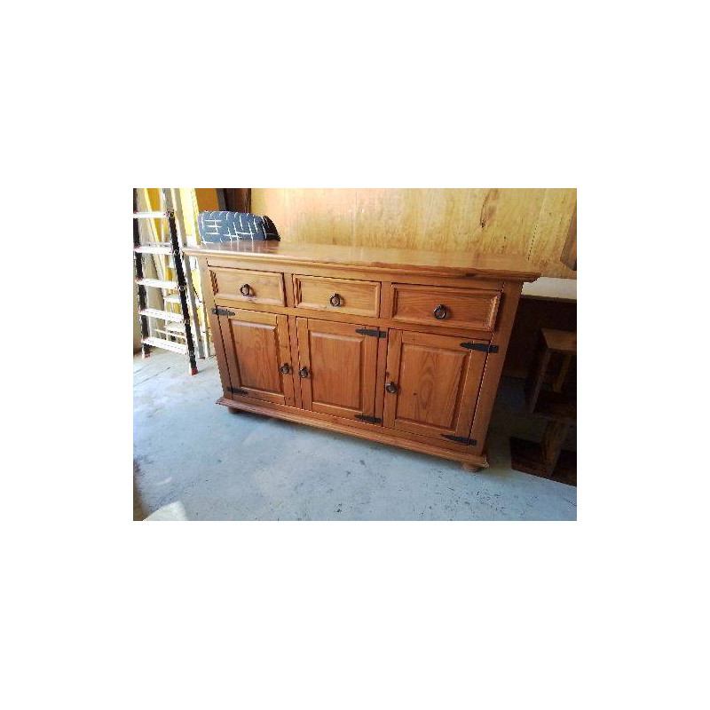 BUFFET EN PIN DE STYLE RUSTIQUE