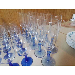 VERRE A PIED BLEUE 