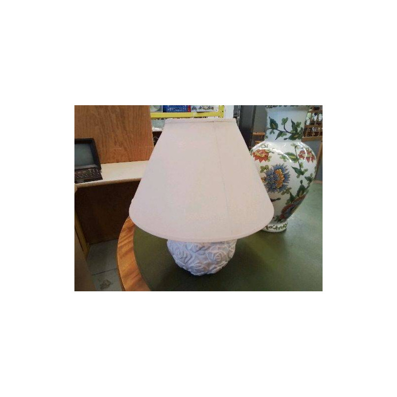 LAMPE TERRE CUITE MOTIF ROSE 