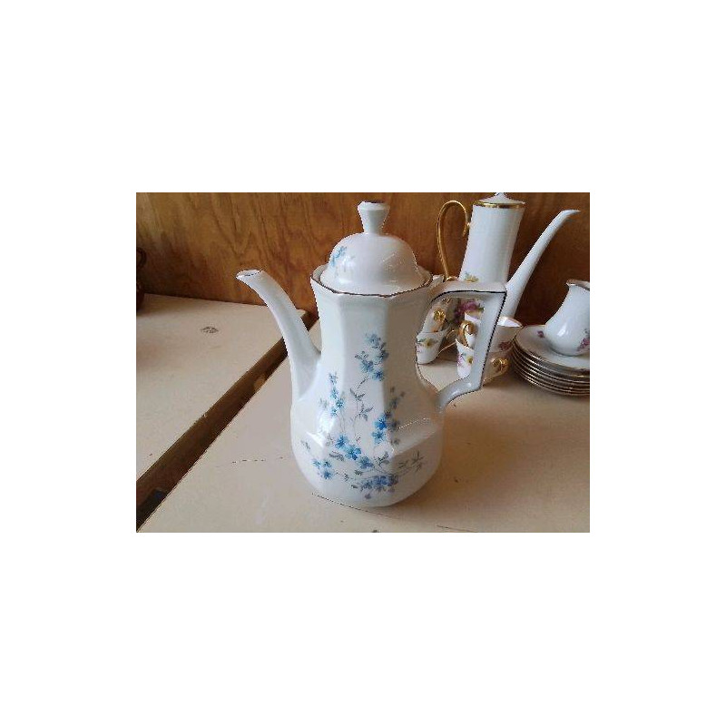 THÉIÈRE EN PORCELAINE 