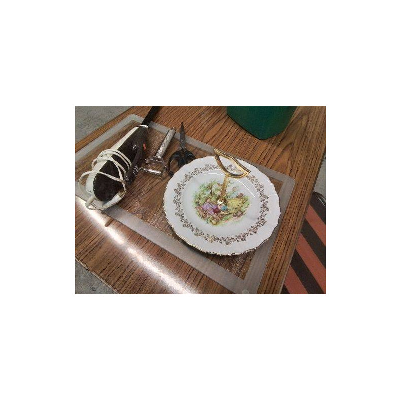 PETIT PRESENTOIRE EN PORCELAINE