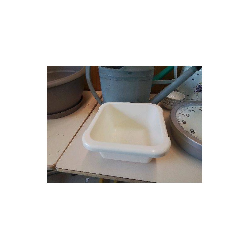 PETITE BASSINE EN PLASTIQUE 