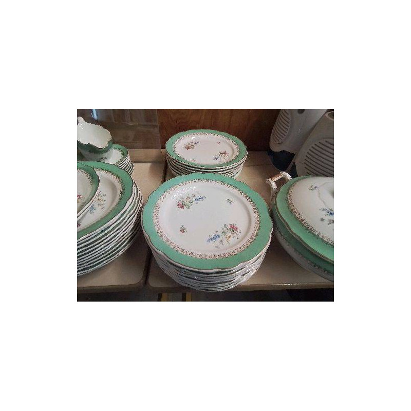 ASSIETTE PLATE MOTIF FLORAL EN PORCELAINE 