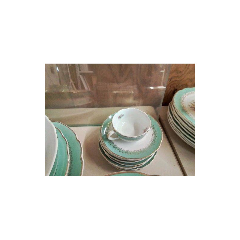 TASSE ET SOUCOUPE MOTIF FLORAL EN PORCELAINE 