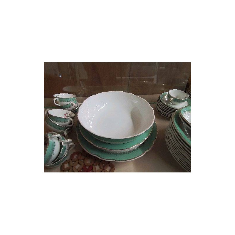 PLAT MOTIF FLORAL EN PORCELAINE 