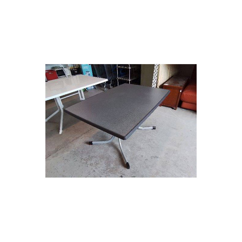 TABLE GRISE D’EXTERIEUR PLIABLE 