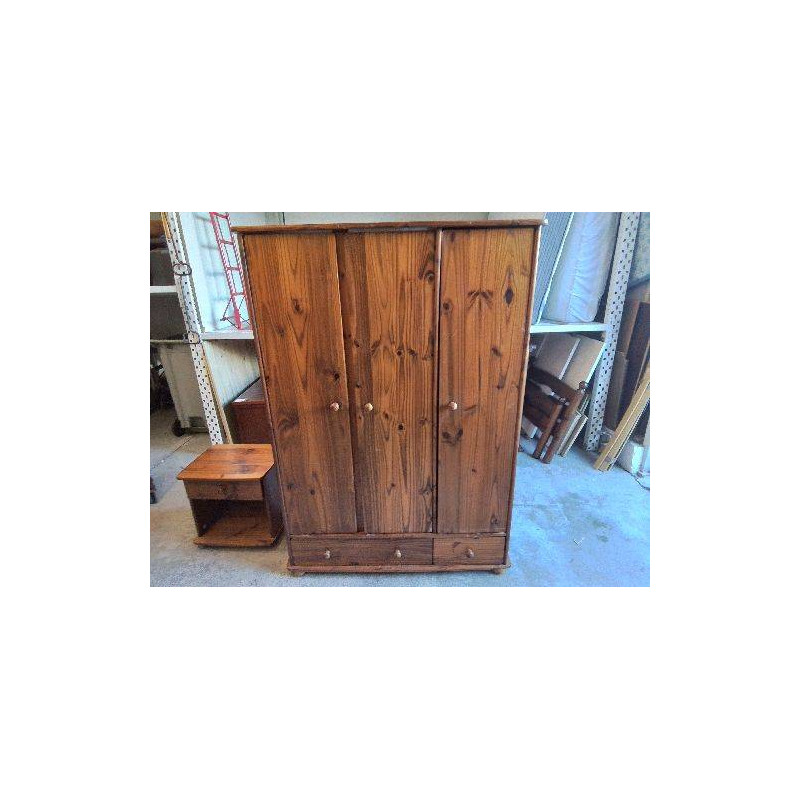 ARMOIRE EN PIN 3 PORTES 