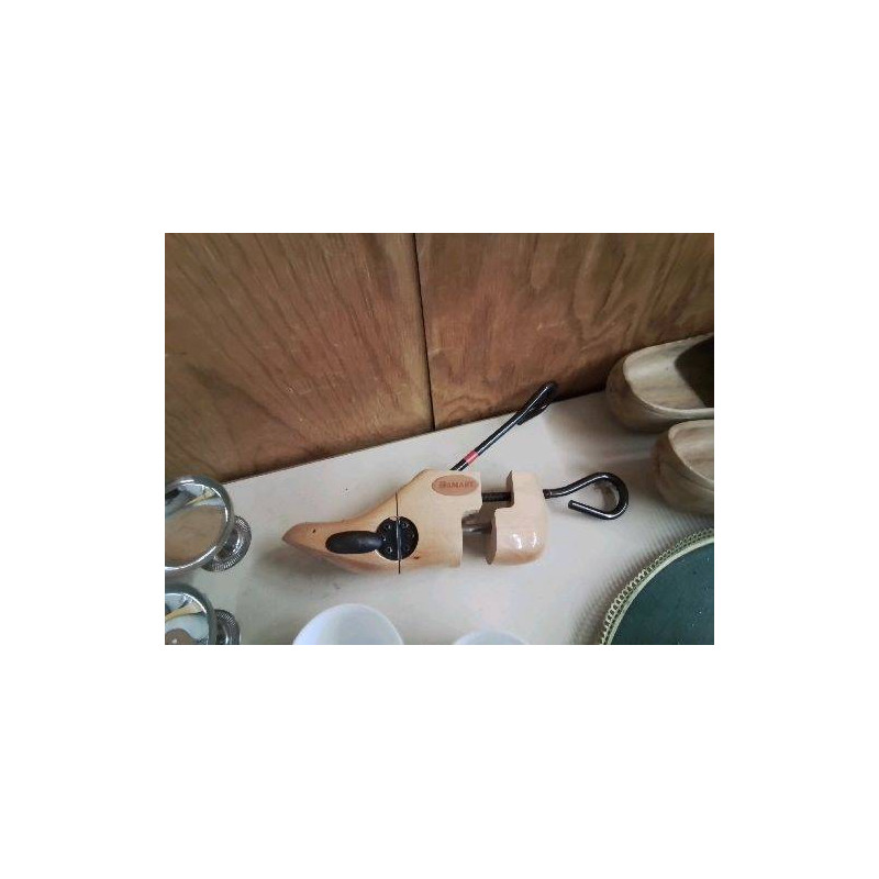 EMBAUCHOIR CHAUSSURES 