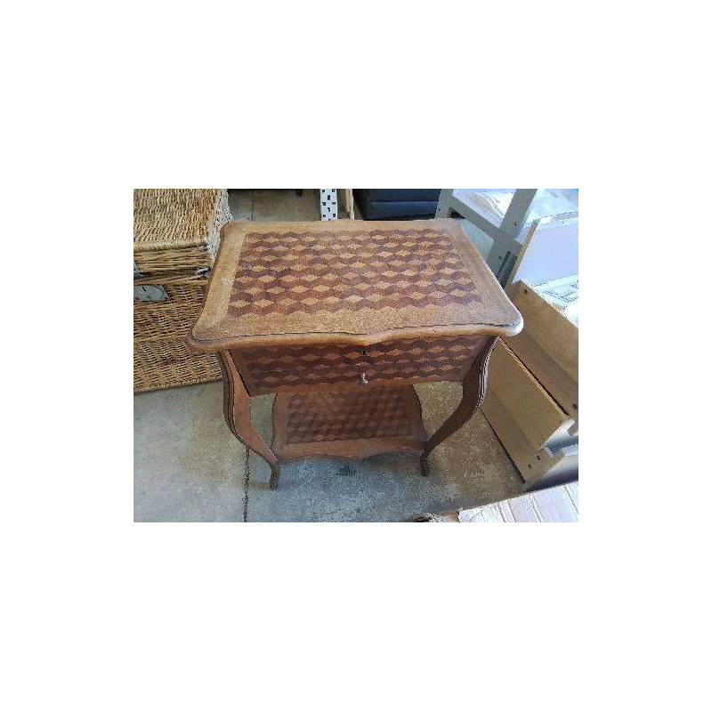 TRAVAILLEUSE MARQUETÉE