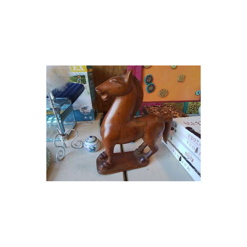 CHEVAL EN BOIS 