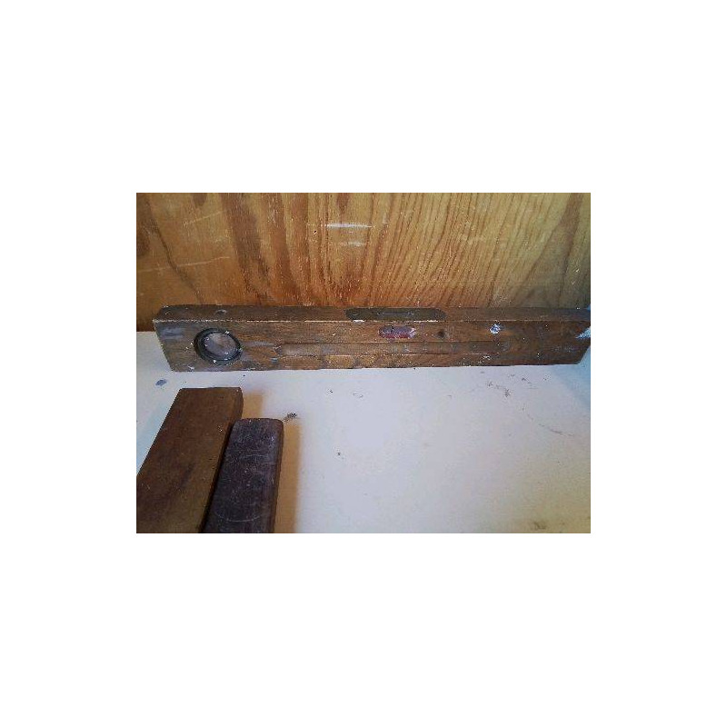 ANCIEN NIVEAU EN BOIS