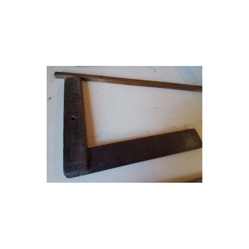 EQUERRE EN BOIS