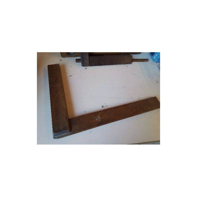 ANCIENNE GRANDE ÉQUERRE EN BOIS