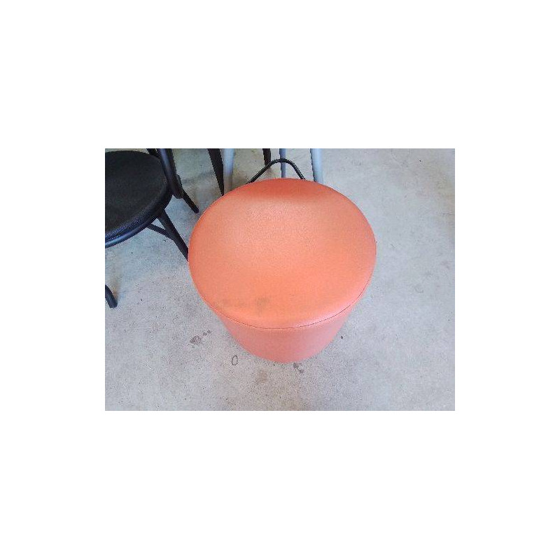 POUF EN SIMILICUIR 