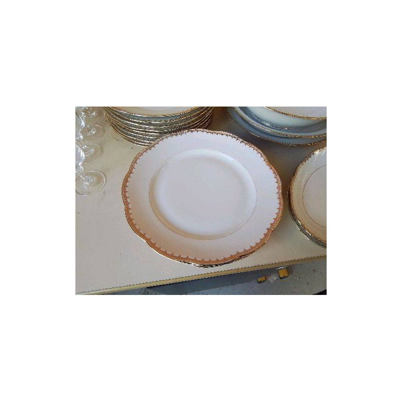 ASSIETTE PORCELAINE AVEC BORDURE DORÉ 