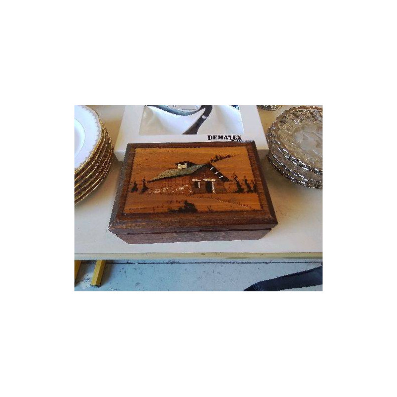 PETIT COFFRET EN BOIS