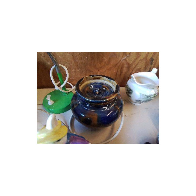 POT AVEC SON COUVERCLE 
