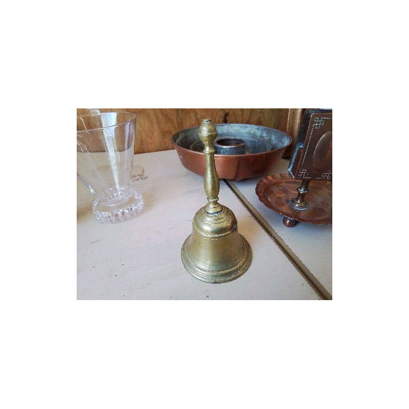 PETITE CLOCHE EN BRONZE