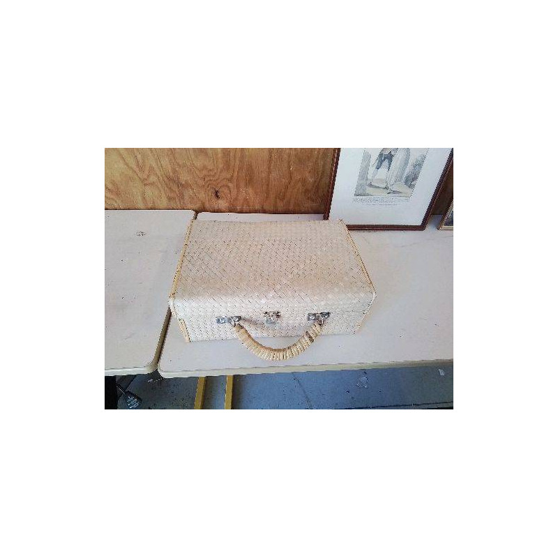 PETITE VALISE EN PAYE TRESSÉ 