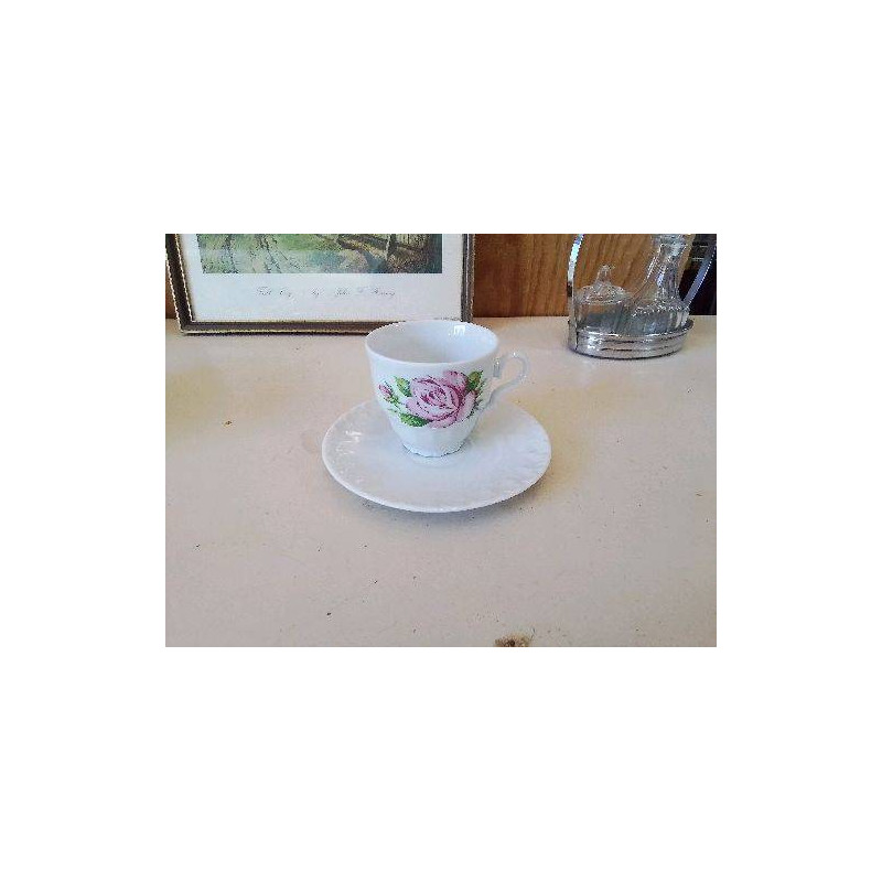 TASSE ET DESSOUS A MOTIF DE FLEURS 