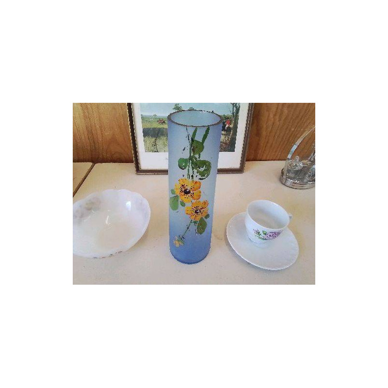PETIT VASE BLEU A FLEURS JAUNE 