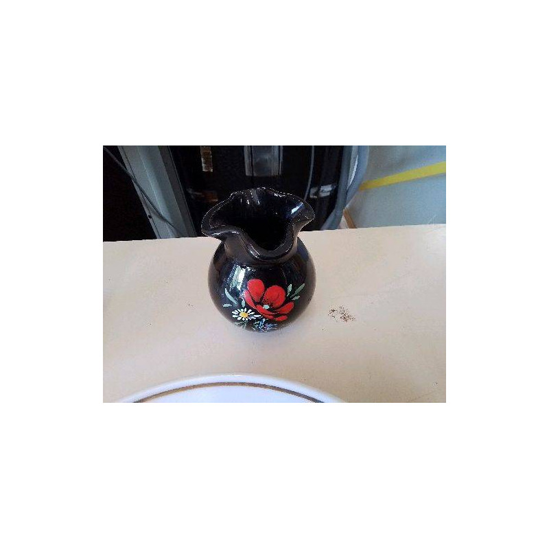PETIT VASE NOIR A FLEURS ROUGE 