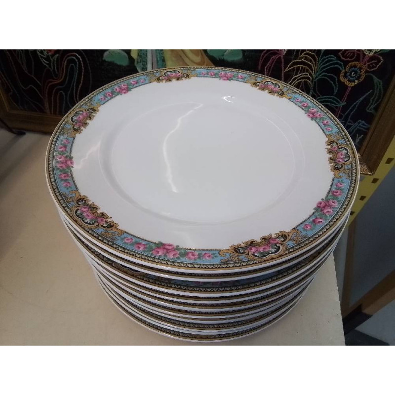 LOT D\'ASSIETES PLATES PORCELAINE MOTIF FLORAL