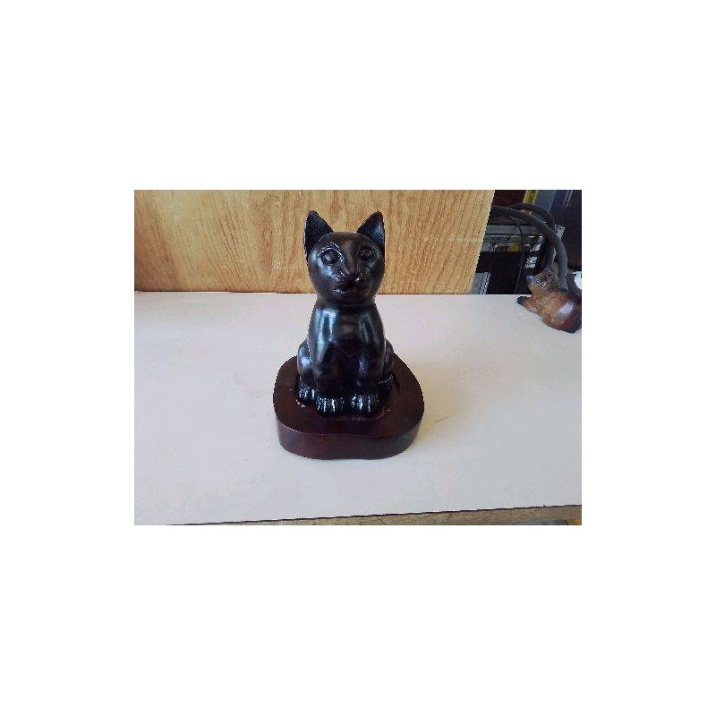 CHAT EN BOIS AVEC SOCLE
