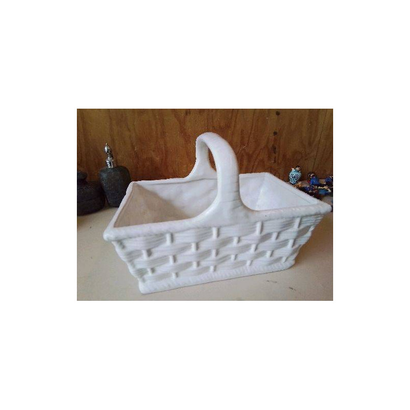 PANIERE EN PORCELAINE 