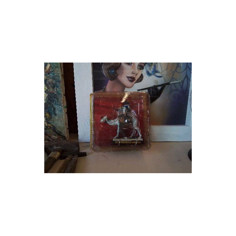 FIGURINE 