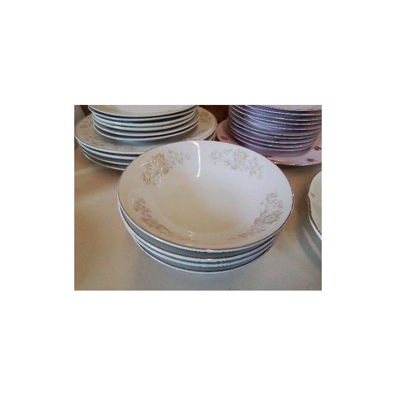 LOT DE 4 ASSIETTES À SOUPE MOTIF FLORAL 