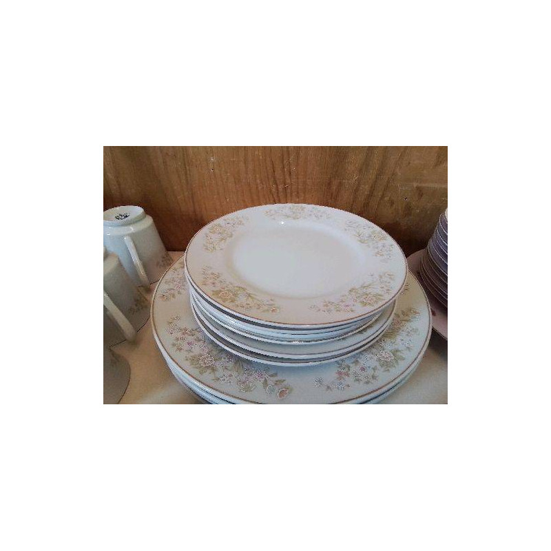 LOT DE 6 ASSIETTES À DESSERT MOTIF FLORAL
