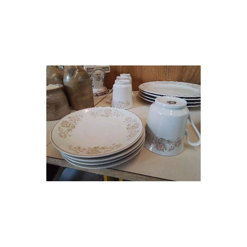 TASSE ET SOUCOUPE AVEC MOTIF FLORAL 