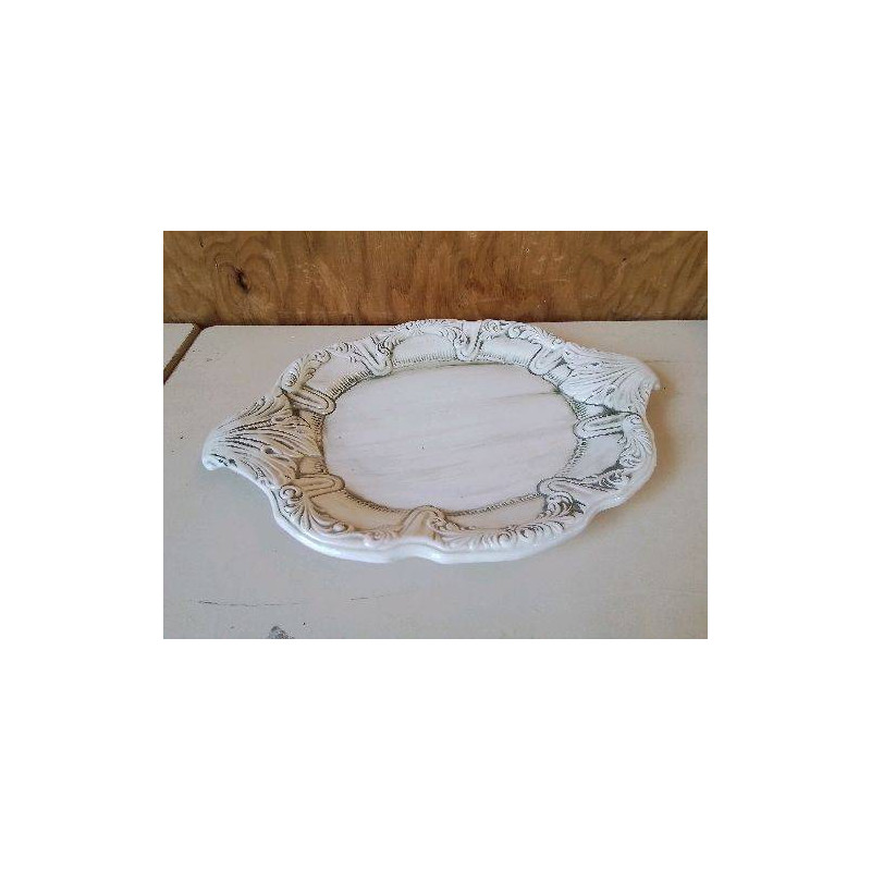 PLAT EN PORCELAINE 