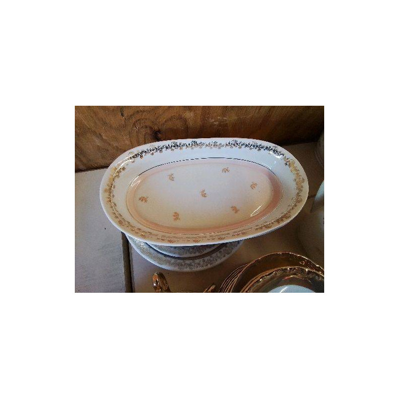 PLAT EN PORCELAINE