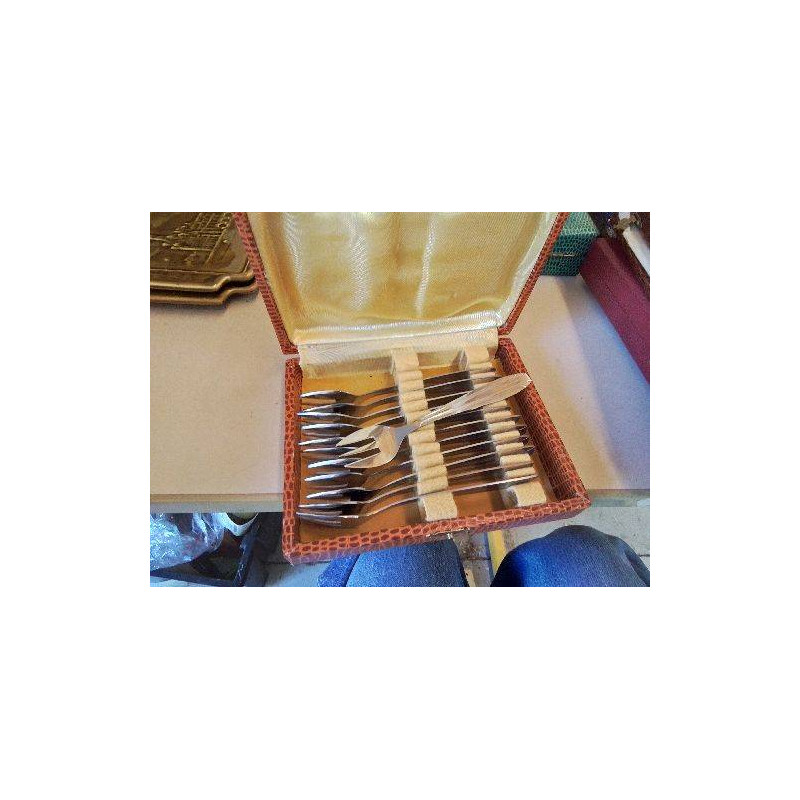 LOT DE 12 FOURCHETTES A DESSERT 