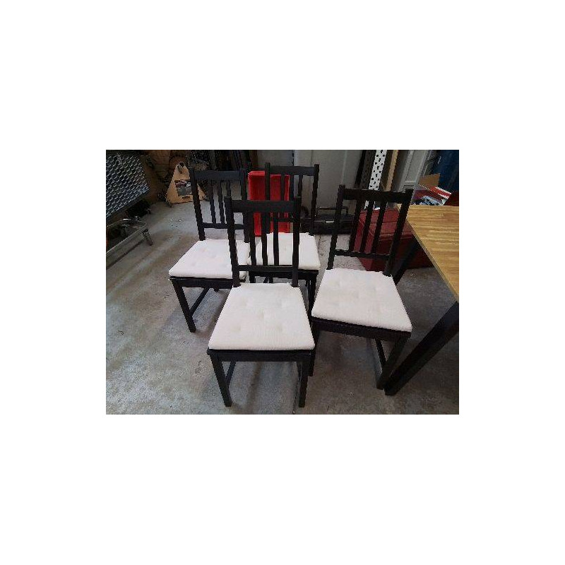 CHAISE NOIRE AVEC ASSISE 