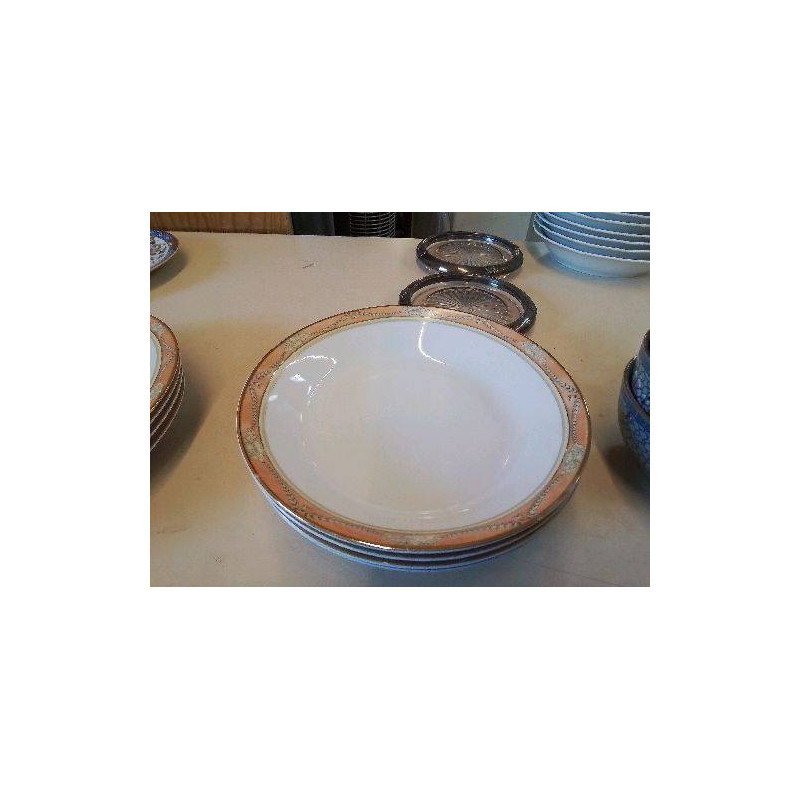 LOT DE 4 ASSIETTES CREUSES PORCELAINE 