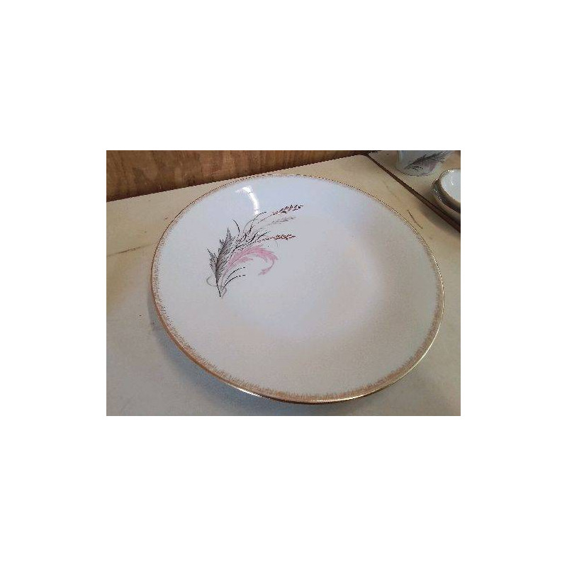 PLAT EN PORCELAINE 