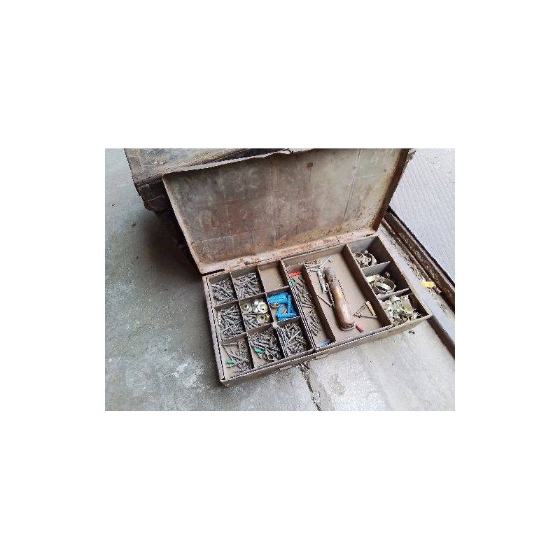 CAISSE D’ACCESSOIRES DE PLOMBERIE