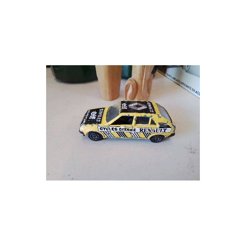 PETITE VOITURE 