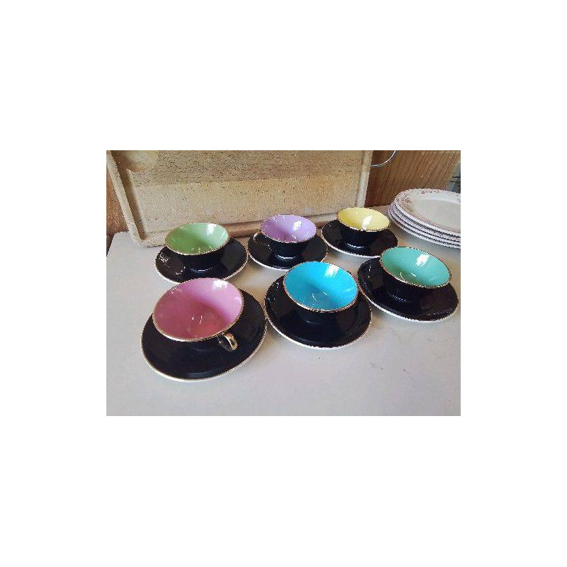 LOT DE 6 TASSES AVEC SOUCOUPES 