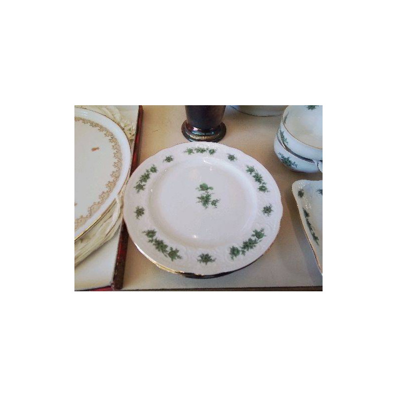 LOT DE 4 PETITES ASSIETTES À DESSERT 