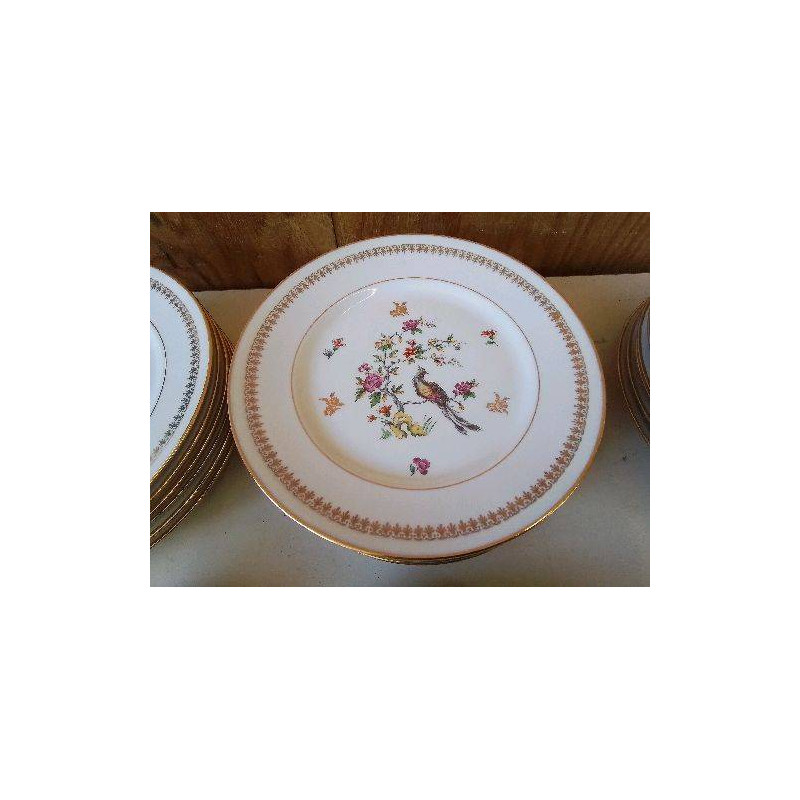 LOT DE 2 ASSIETTES EN PORCELAINE 