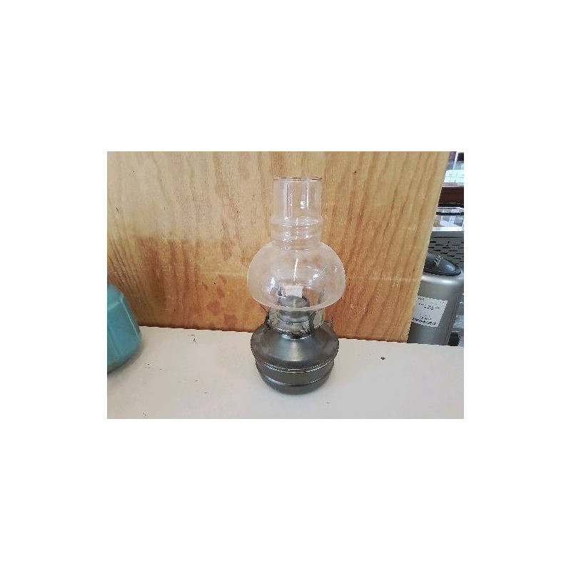 LAMPE A PETROLE 
